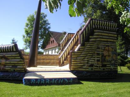 Pirátská loď se skluzavkou